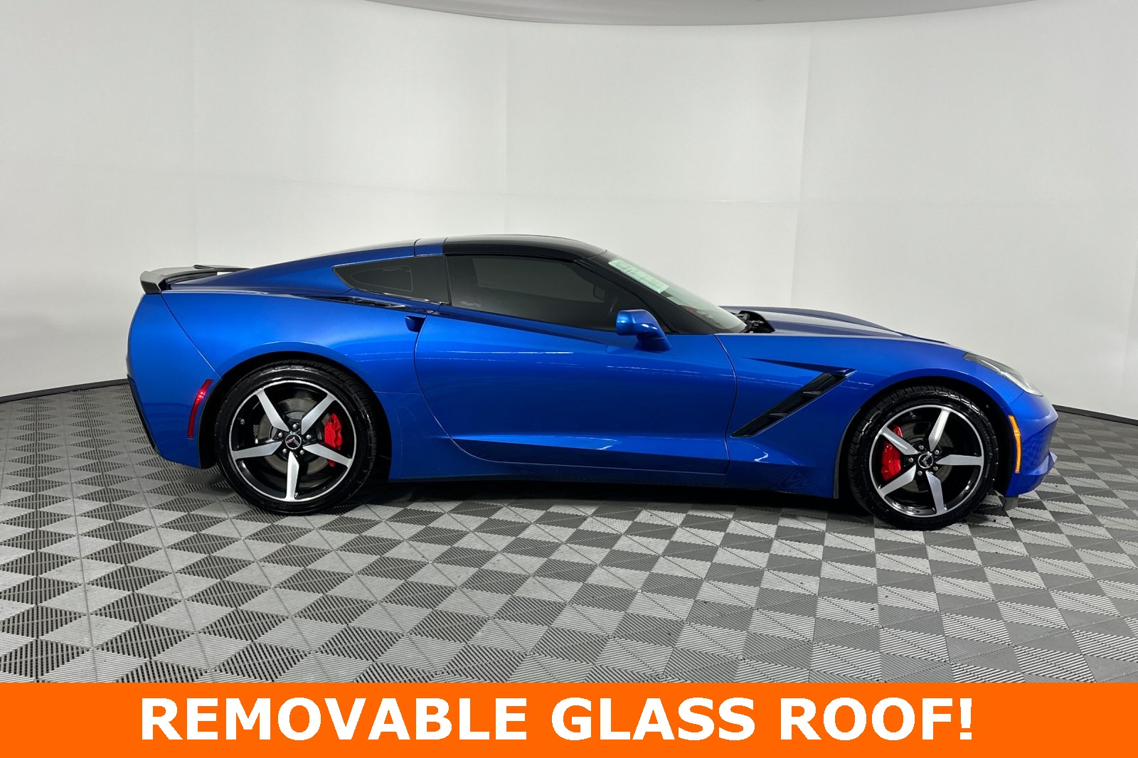 2015 Chevrolet Corvette Stingray 2LT photo 2