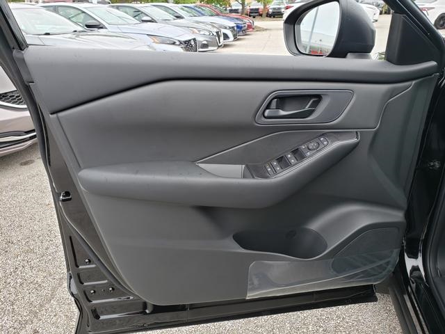 2025 Nissan Rogue S photo 10