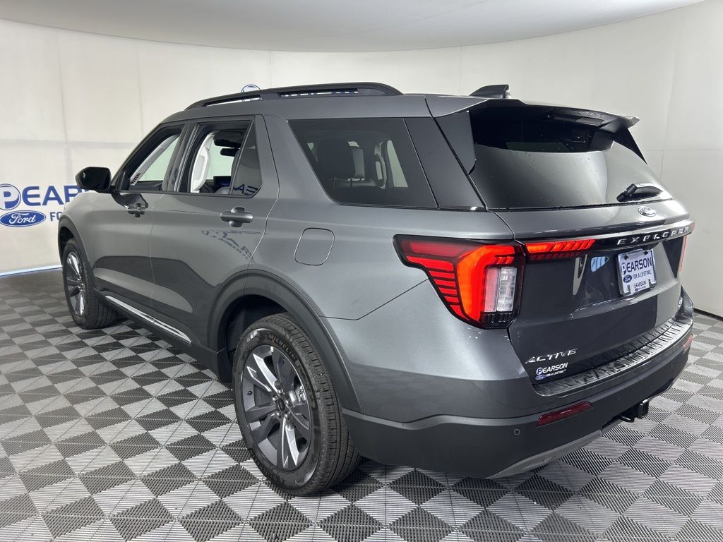 2025 Ford Explorer photo 5