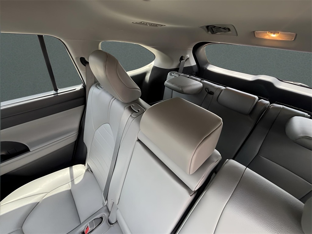 2022 Toyota Highlander Hybrid XLE photo 16
