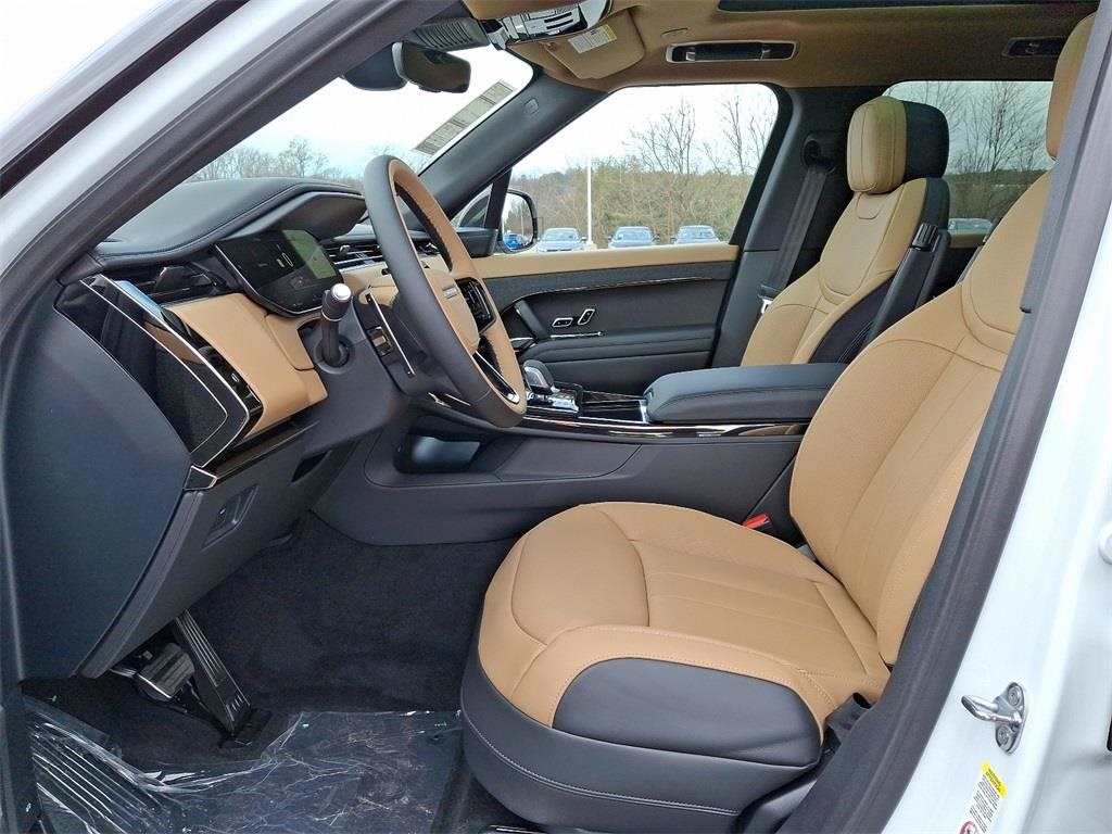 2025 Land Rover Range Rover Sport SE photo 5