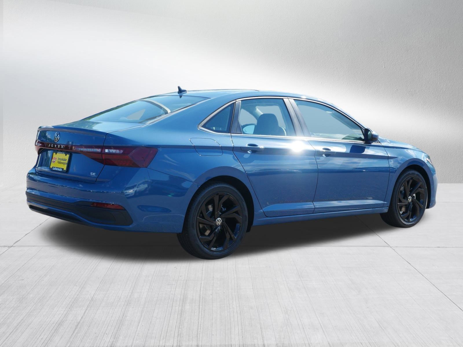 2025 Volkswagen Jetta SE photo 3