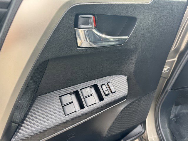 2015 Toyota RAV4 XLE photo 10