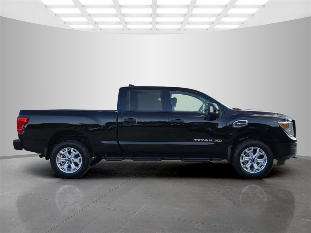 2024 Nissan Titan SV photo 6