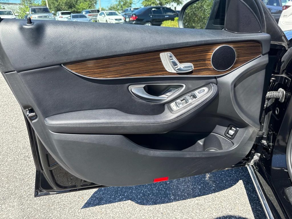 2018 Mercedes Benz C 300 photo 18
