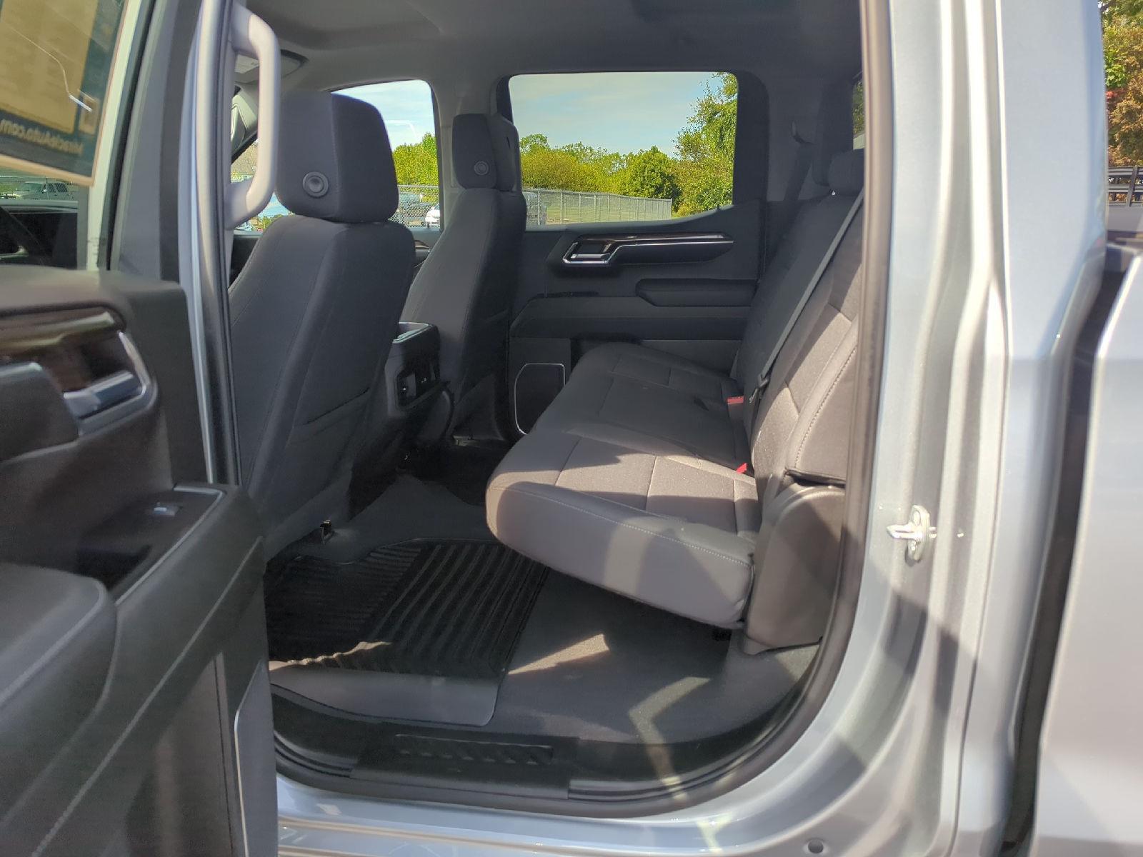 2023 Chevrolet Silverado 1500 RST photo 11