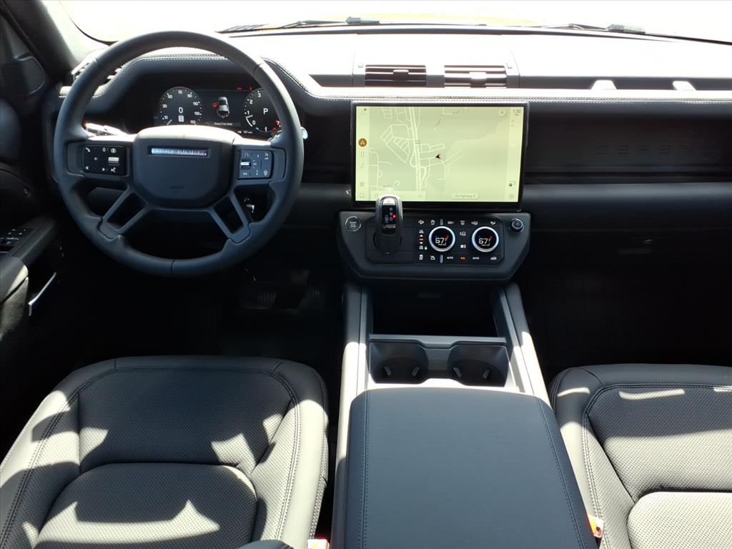 2026 Land Rover Defender 110 photo 4