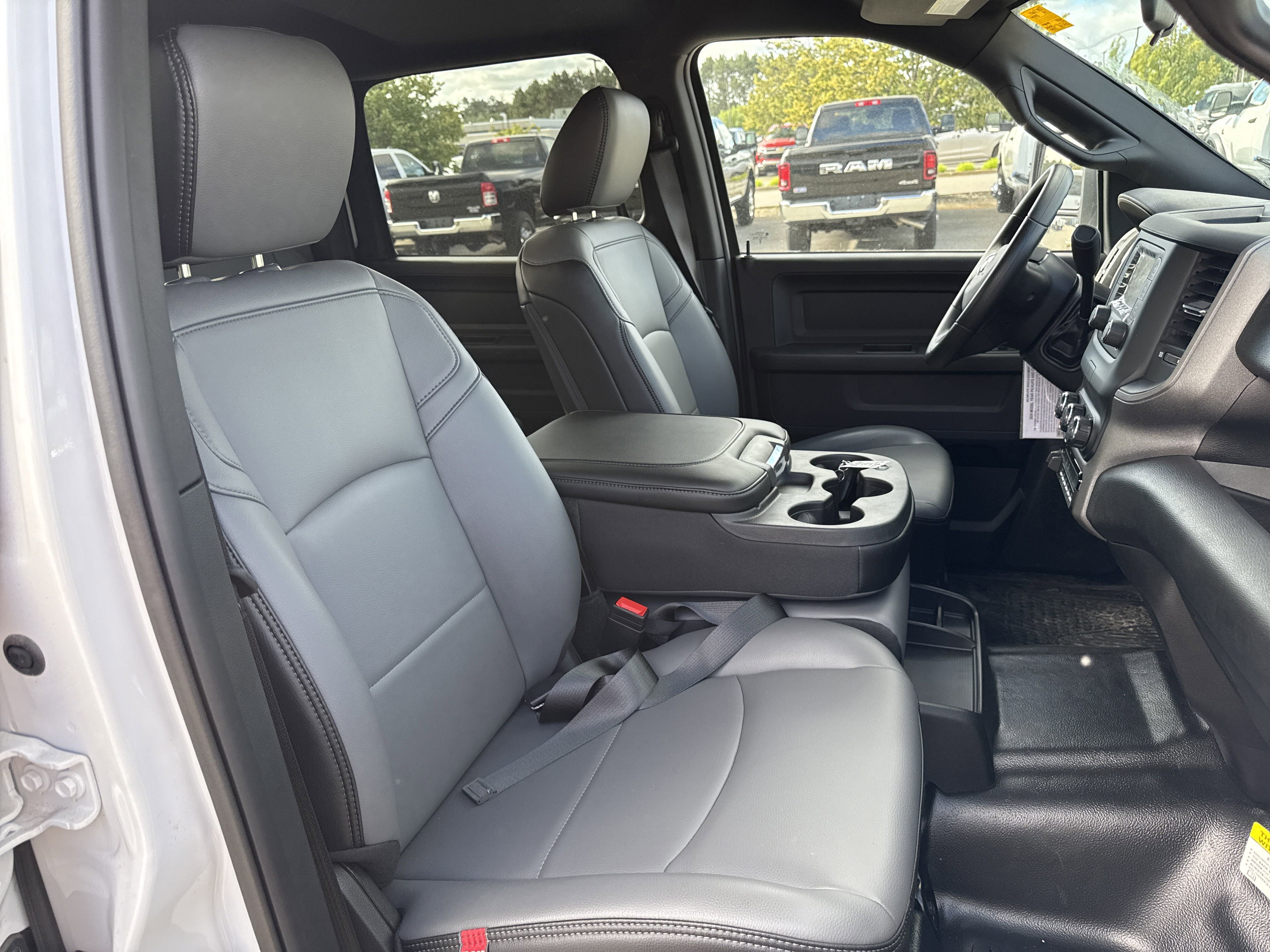 2024 Ram 3500 Tradesman photo 4