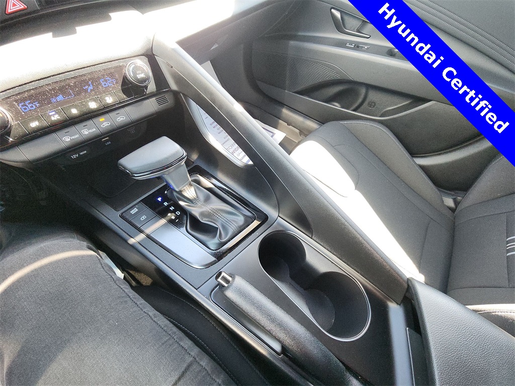 2025 Hyundai Elantra SEL Sport photo 19