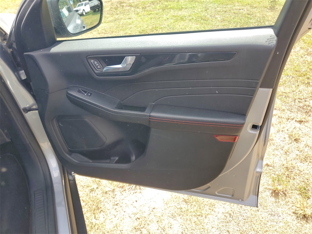 2023 Ford Escape ST-Line photo 35