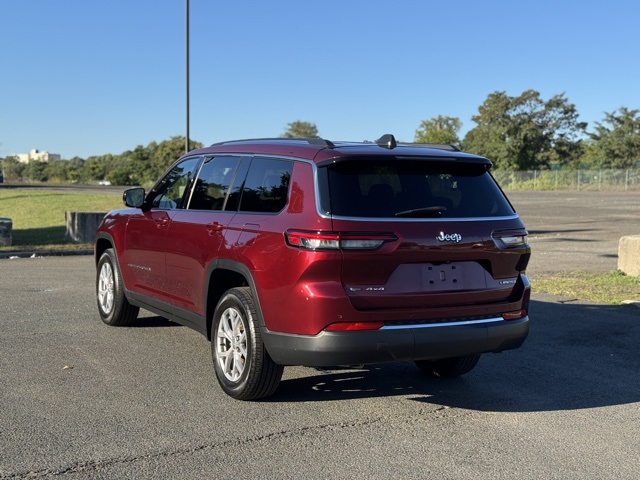 2021 Jeep Grand Cherokee Limited photo 2
