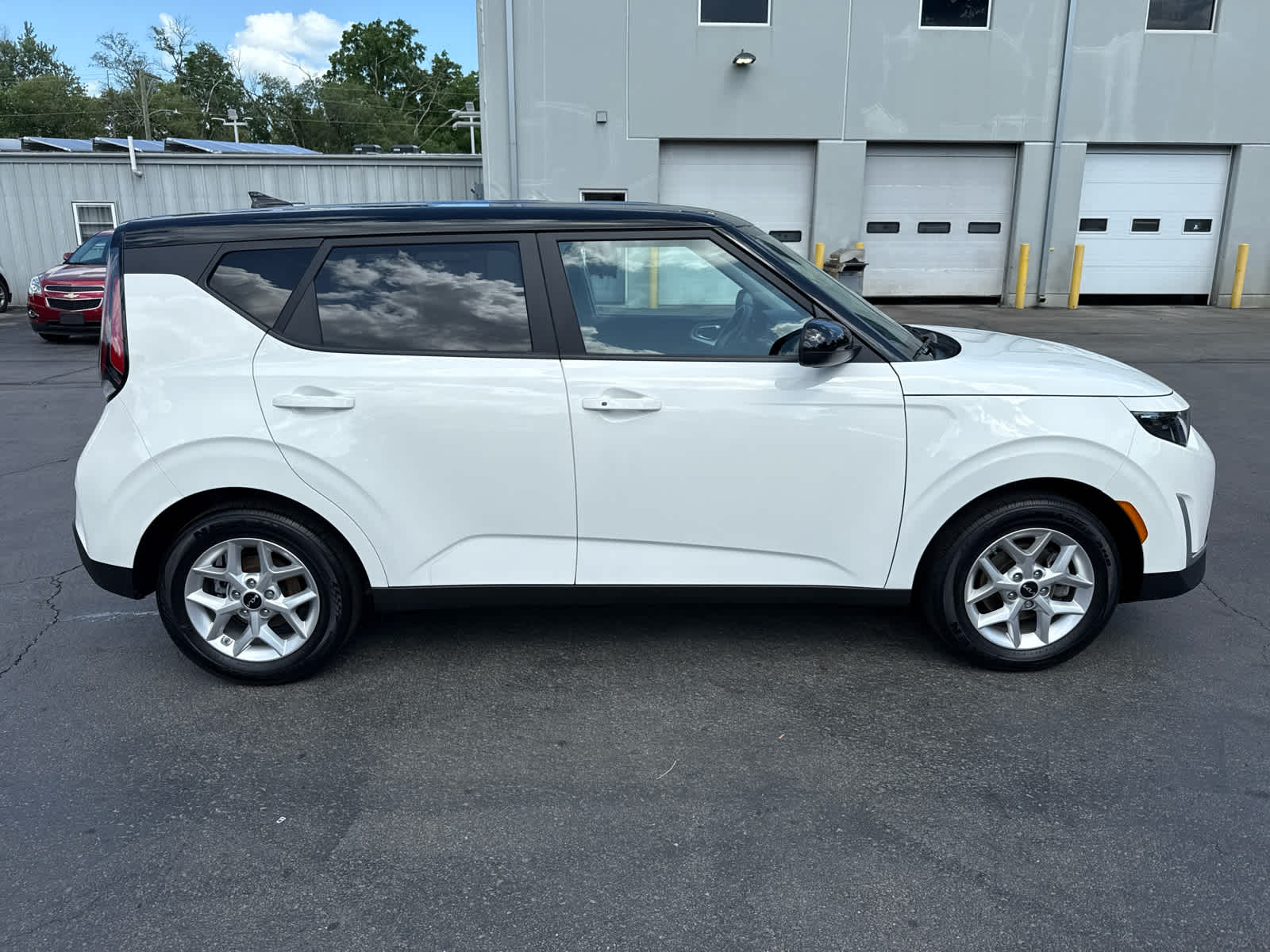 2024 Kia Soul S photo 2