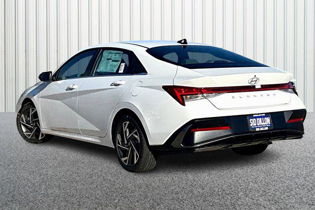 2025 Hyundai Elantra SEL Convenience photo 3