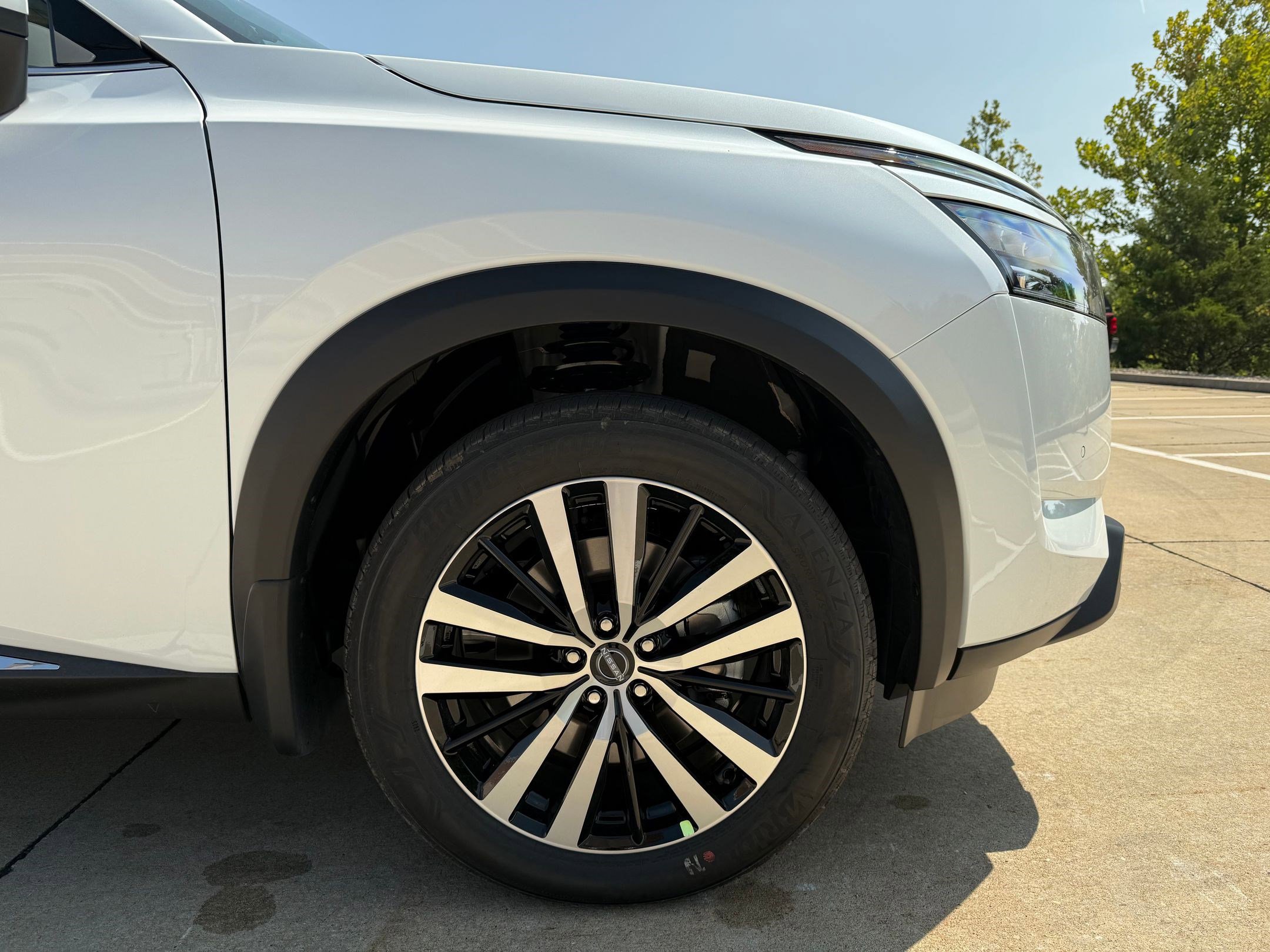 2025 Nissan Pathfinder Platinum photo 10