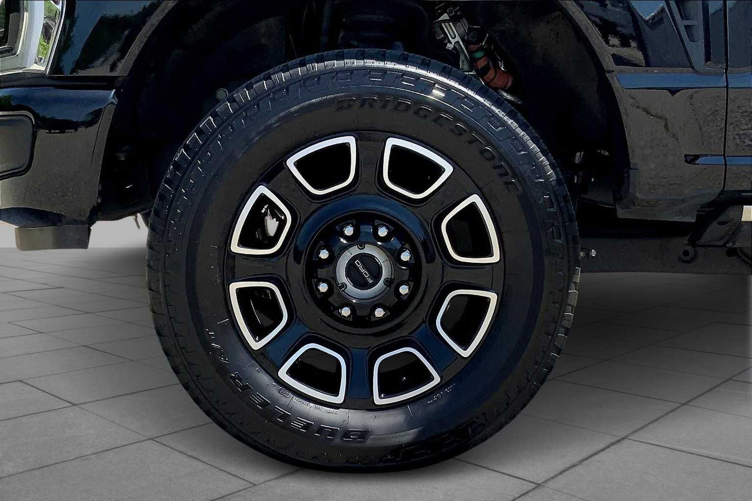 2025 Ford F-350 Platinum photo 9