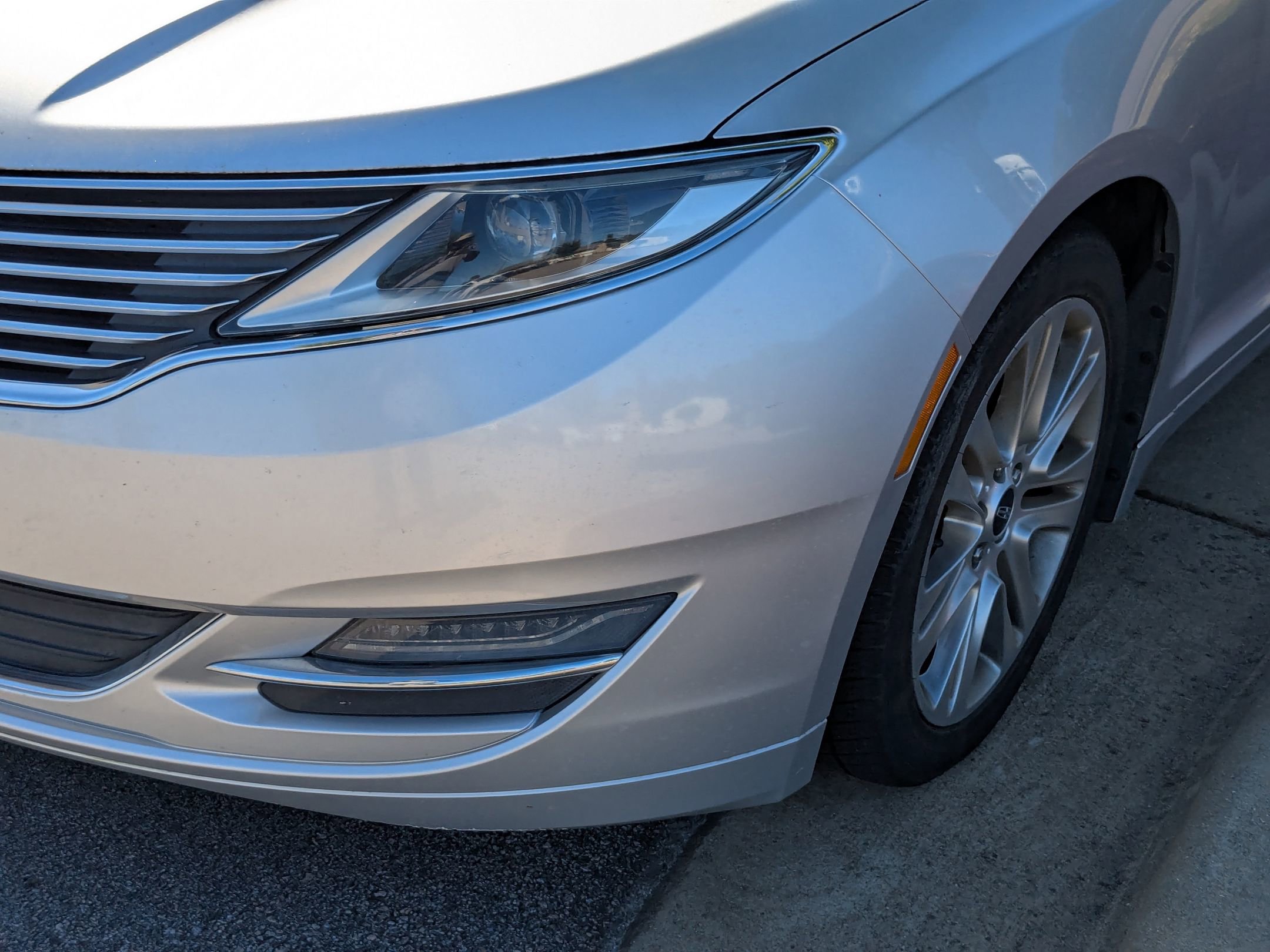 2016 Lincoln MKZ Base photo 3