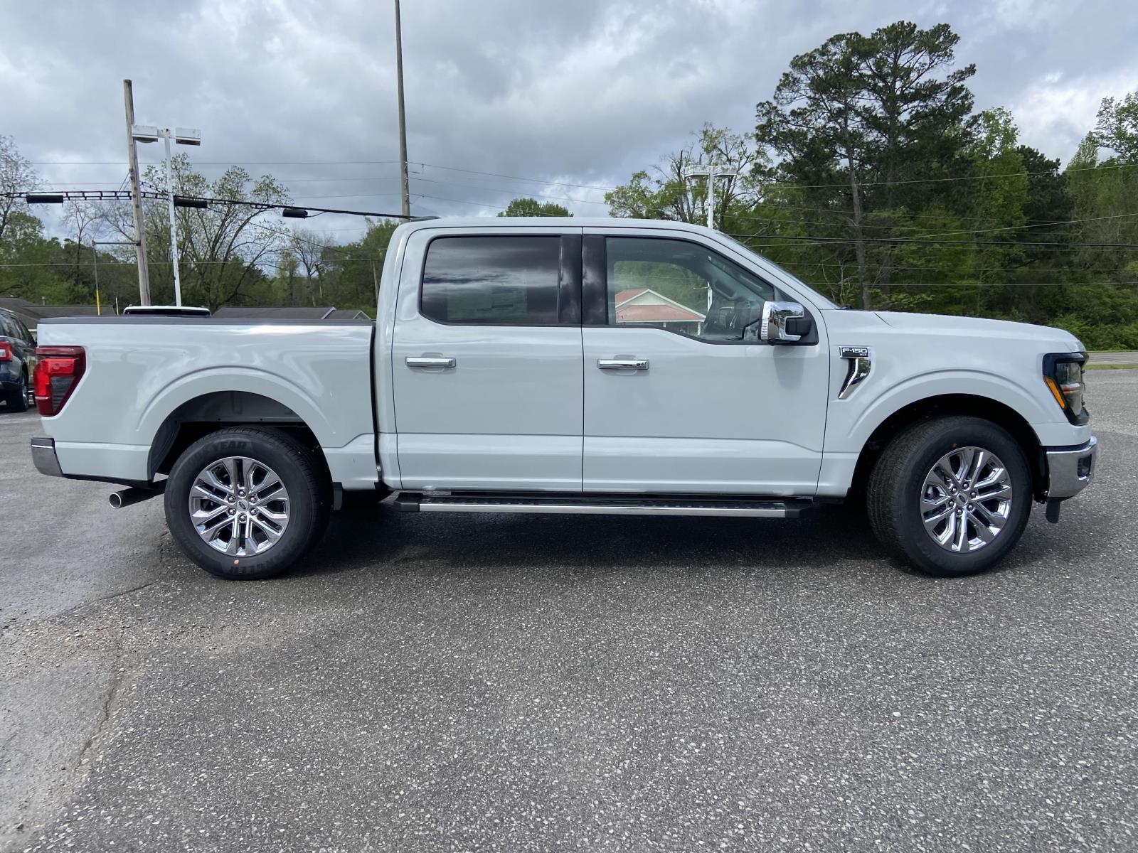 2024 Ford F-150 XLT photo 2