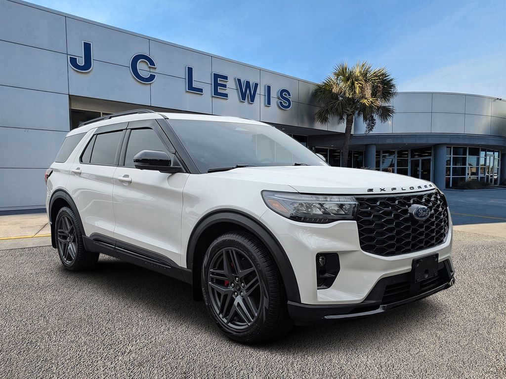 2025 Ford Explorer ST's photo