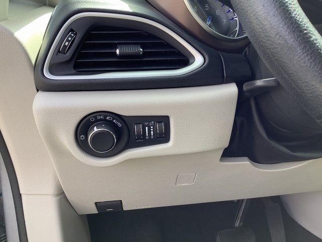 2021 Chrysler Voyager LXi photo 15