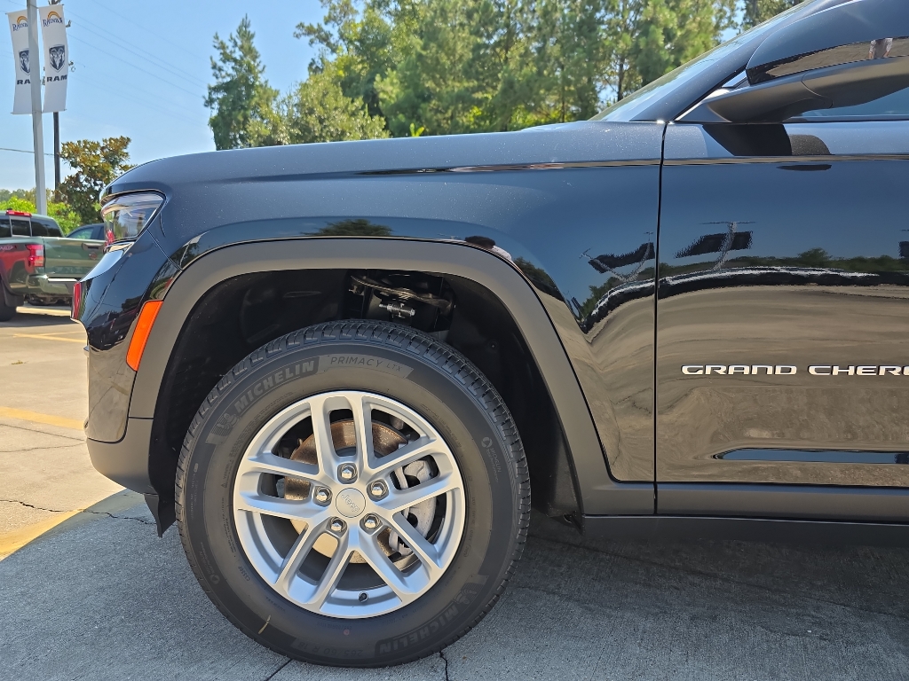 2025 Jeep Grand Cherokee Laredo X photo 4
