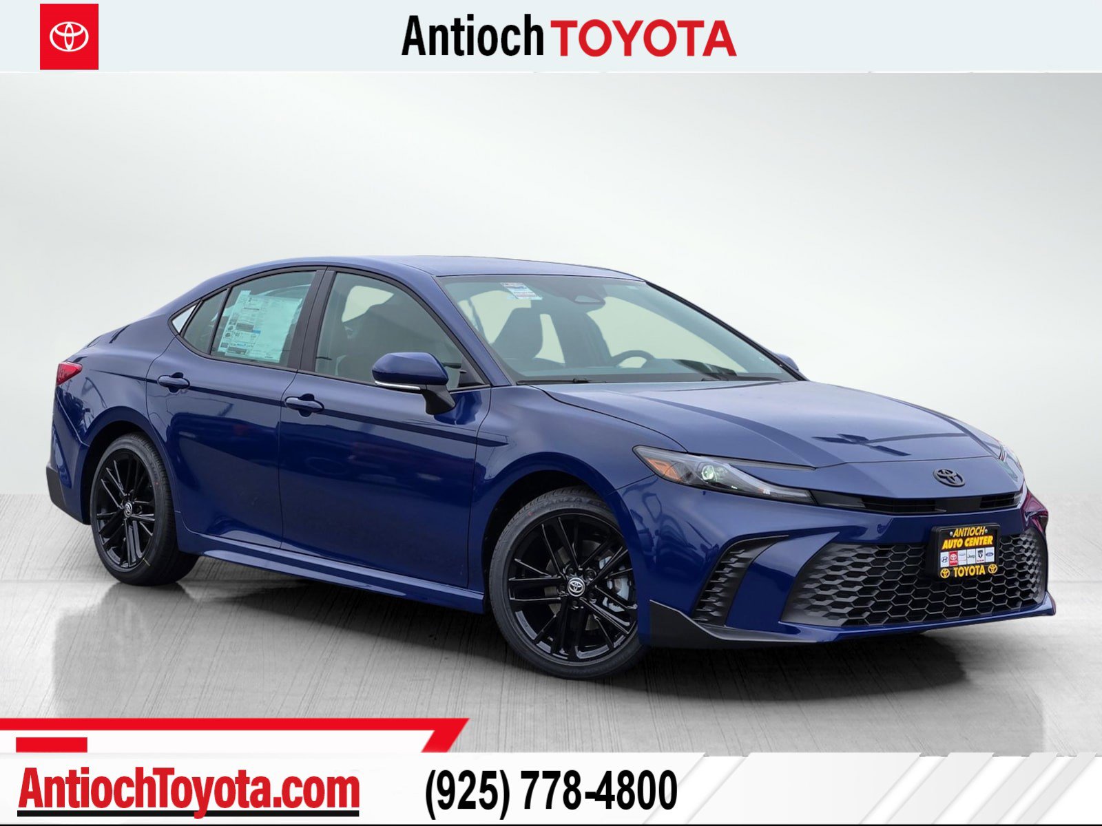 2026 Toyota Camry SE's photo