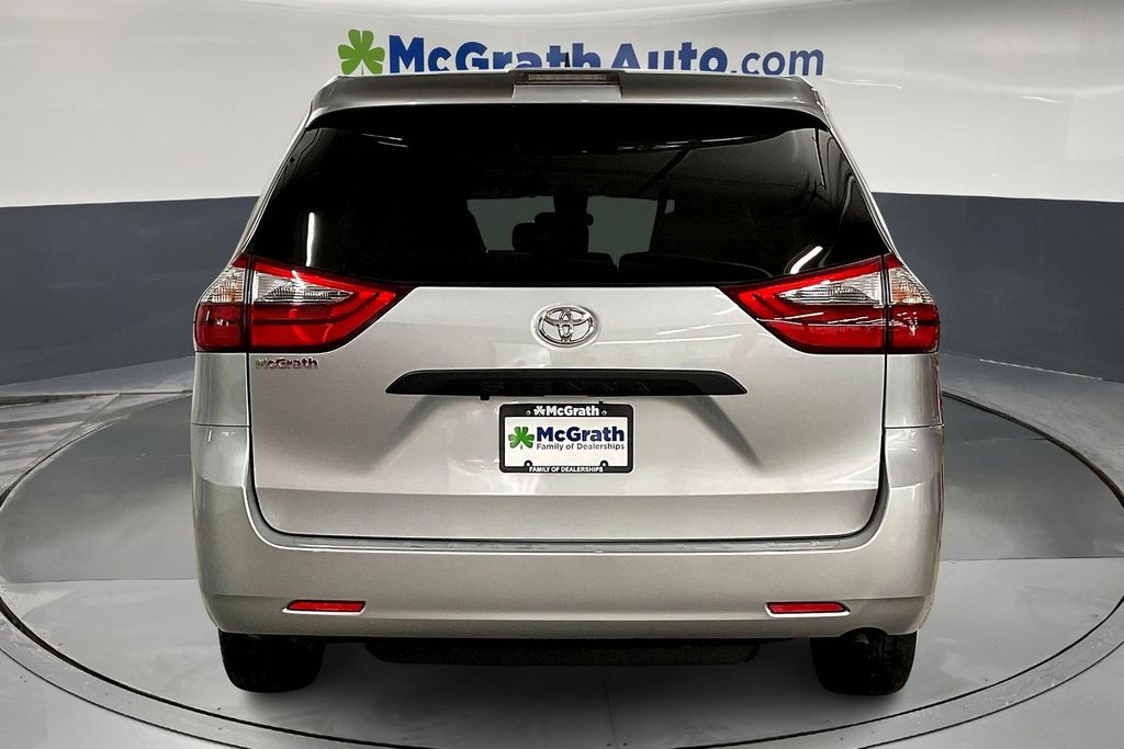 2020 Toyota Sienna L photo 5