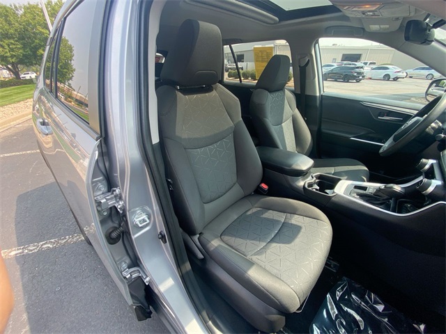 2021 Toyota RAV4 XLE photo 14