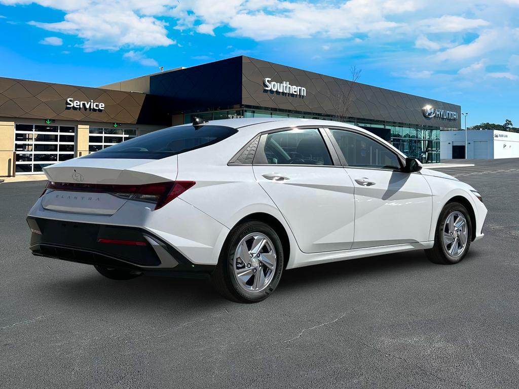 2025 Hyundai Elantra SE photo 8
