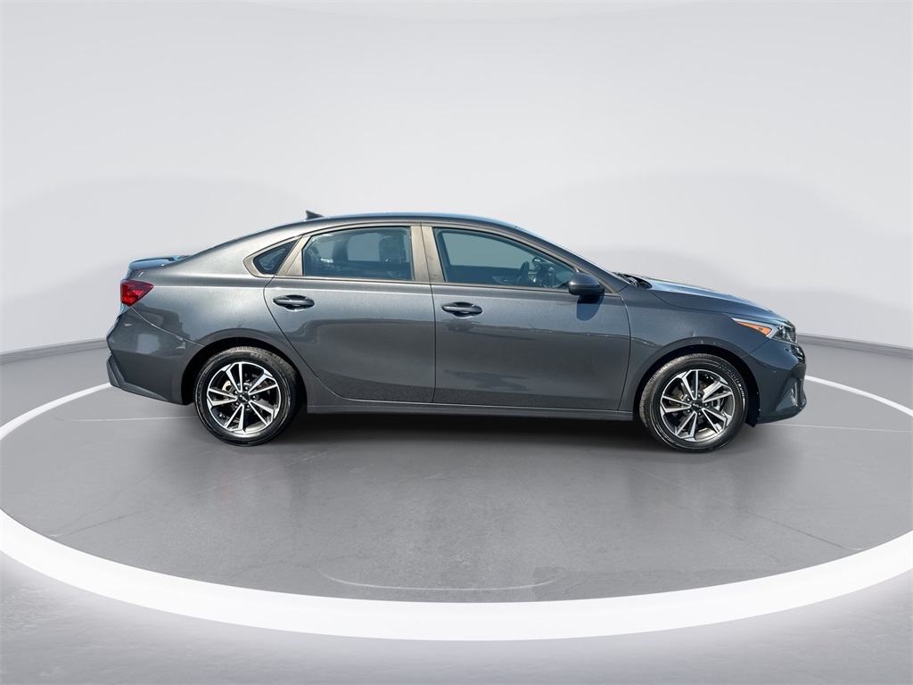 2022 Kia Forte LXS photo 9