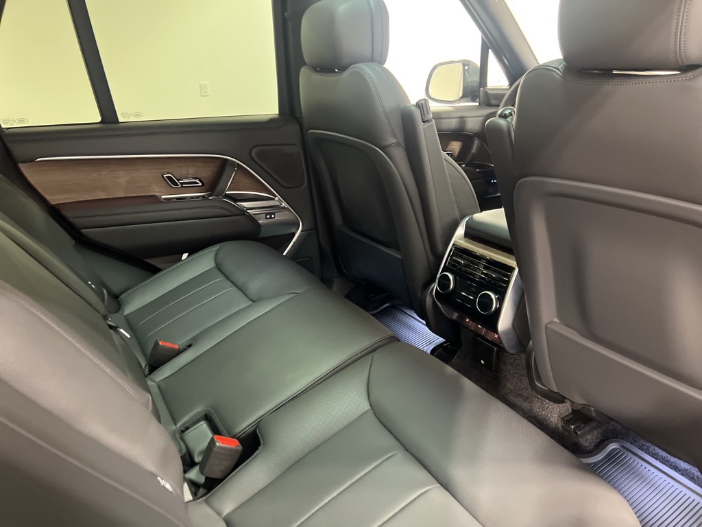 2025 Land Rover Range Rover SE photo 27