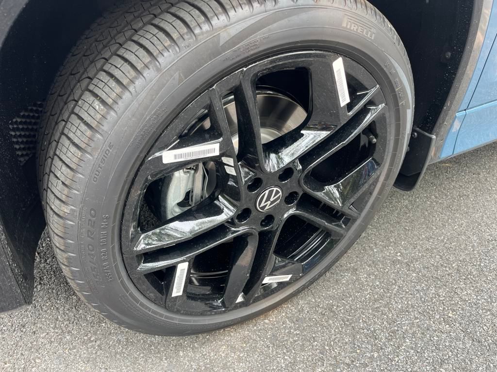 2025 Volkswagen Tiguan SE R-Line Black photo 2