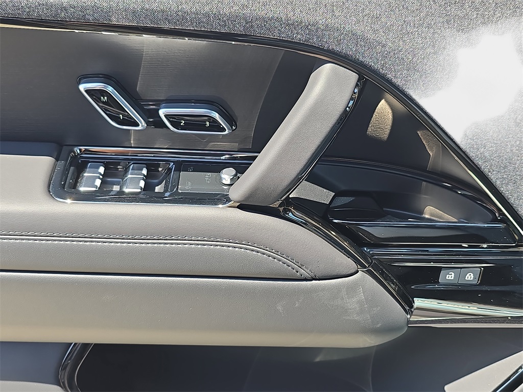2025 Land Rover Range Rover Sport SE photo 24