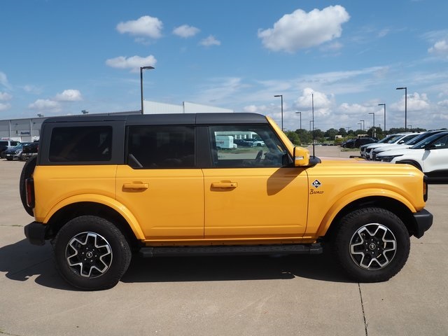 2021 Ford Bronco Outer Banks photo 3