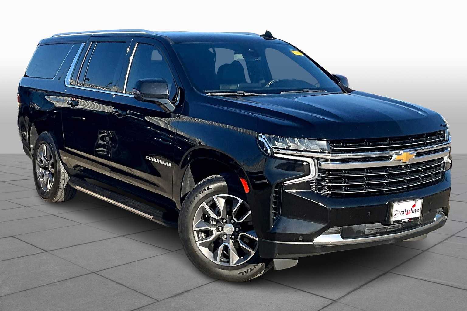 2021 Chevrolet Suburban LT photo 2