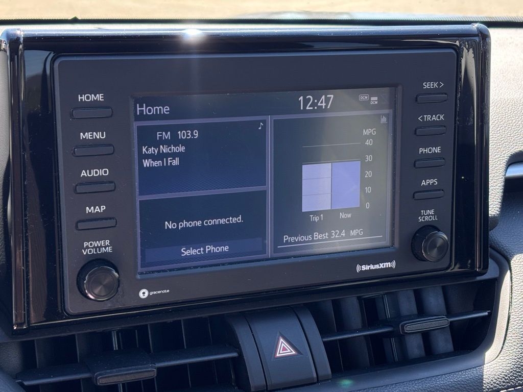 2022 Toyota RAV4 XLE photo 26