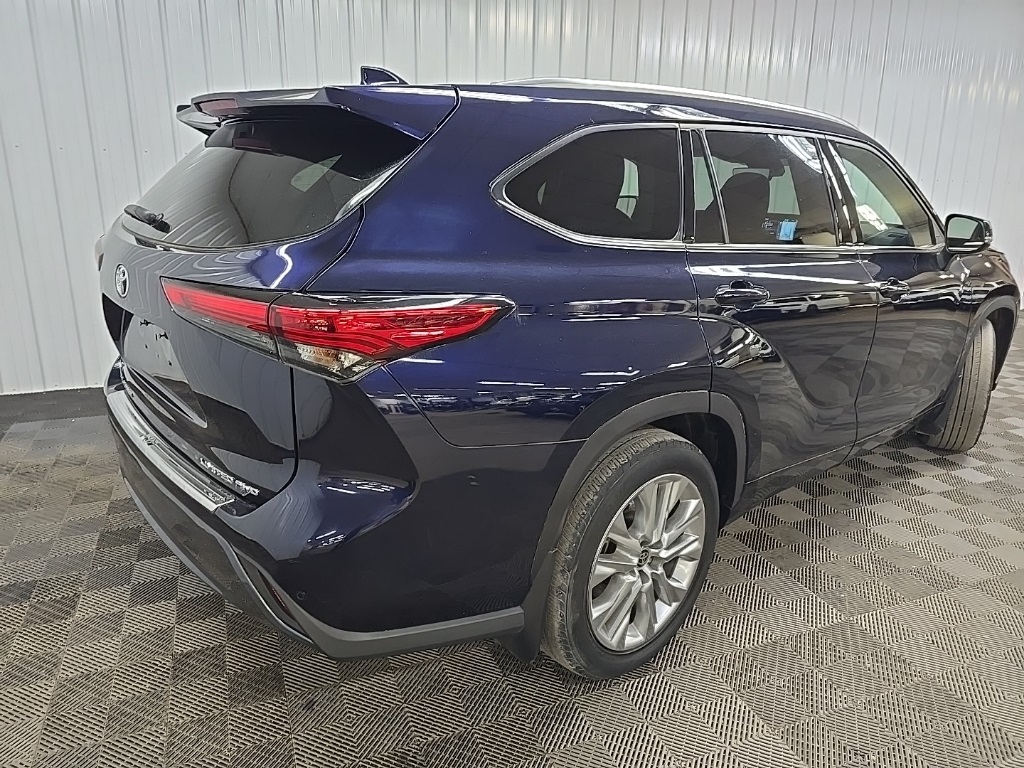 2022 Toyota Highlander Limited photo 9