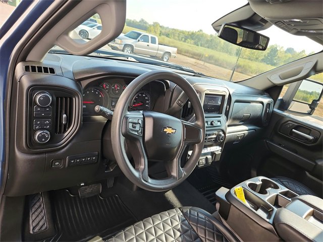 2024 Chevrolet Silverado 2500HD Custom photo 9