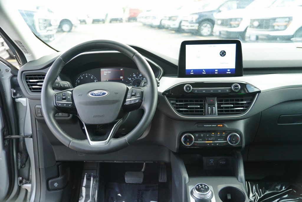2022 Ford Escape SEL photo 9
