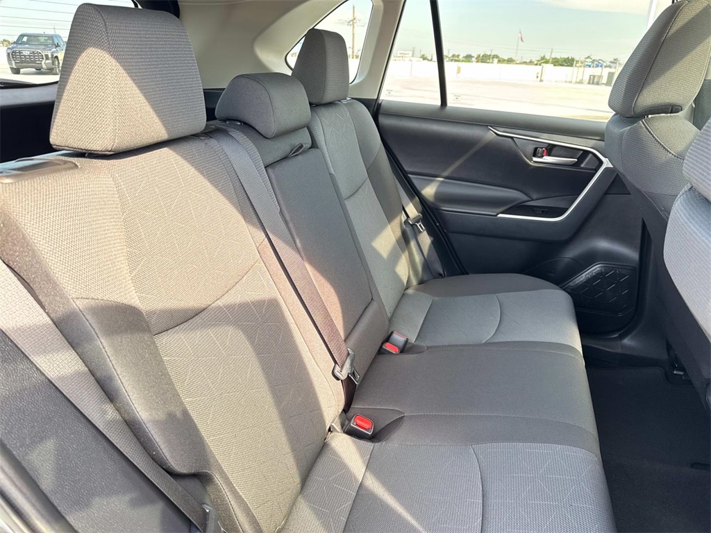 2024 Toyota RAV4 XLE photo 5