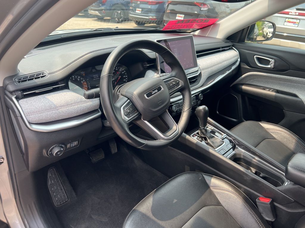 2022 Jeep Compass Latitude Lux photo 6