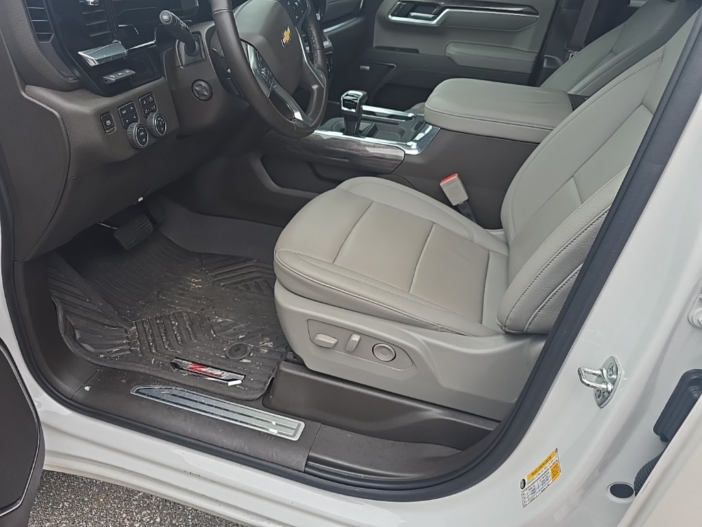 2025 Chevrolet Silverado 1500 LTZ photo 11