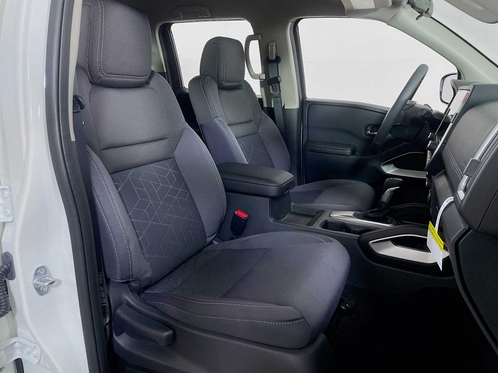2025 Nissan Frontier SV Crew Cab photo 23