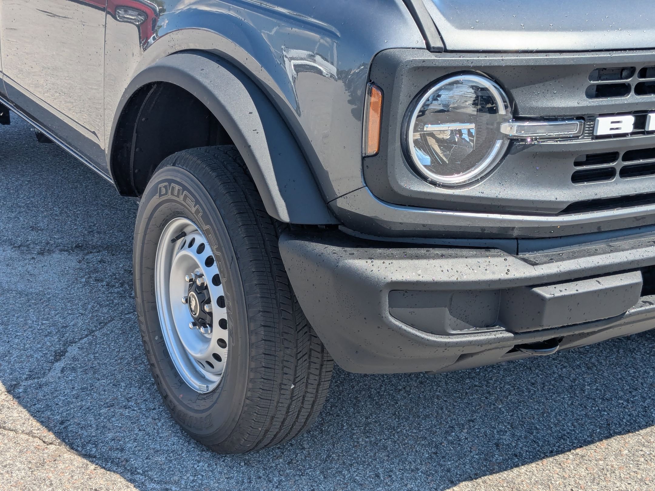 2025 Ford Bronco Base photo 7
