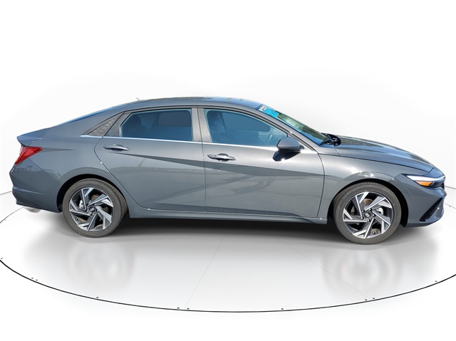2025 Hyundai Elantra SEL Convenience photo 4