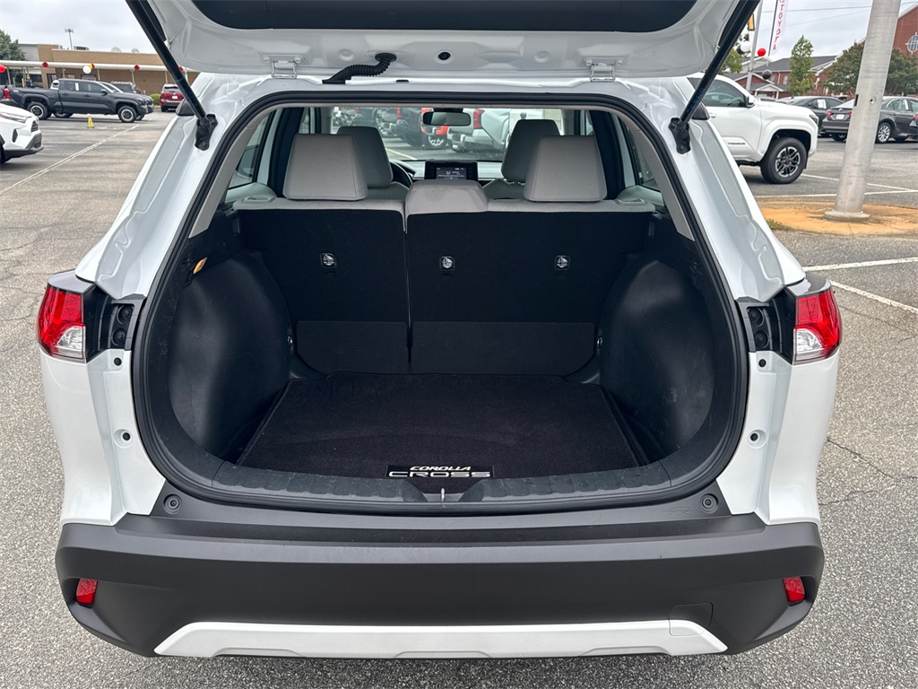2022 Toyota Corolla Cross L photo 16
