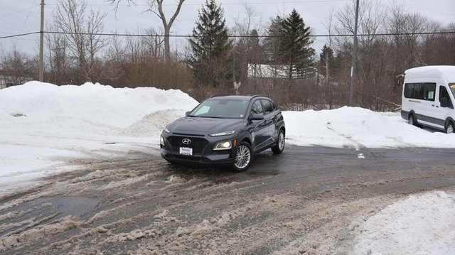 2021 Hyundai Kona SEL's photo