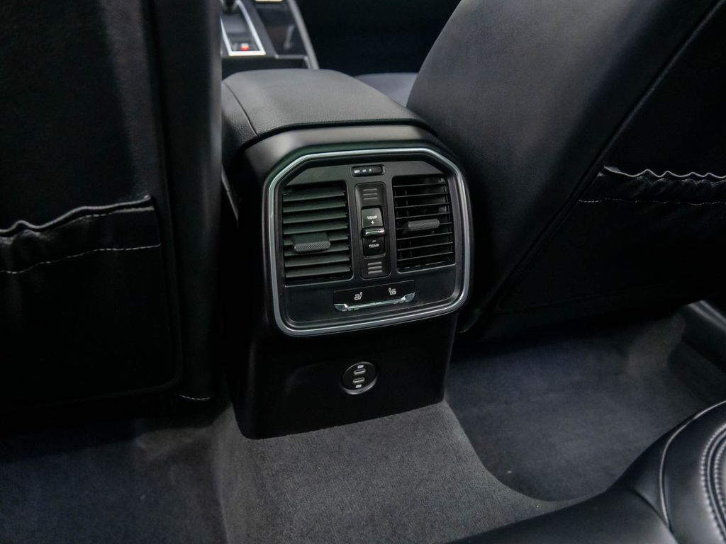 2022 Porsche Macan S photo 16