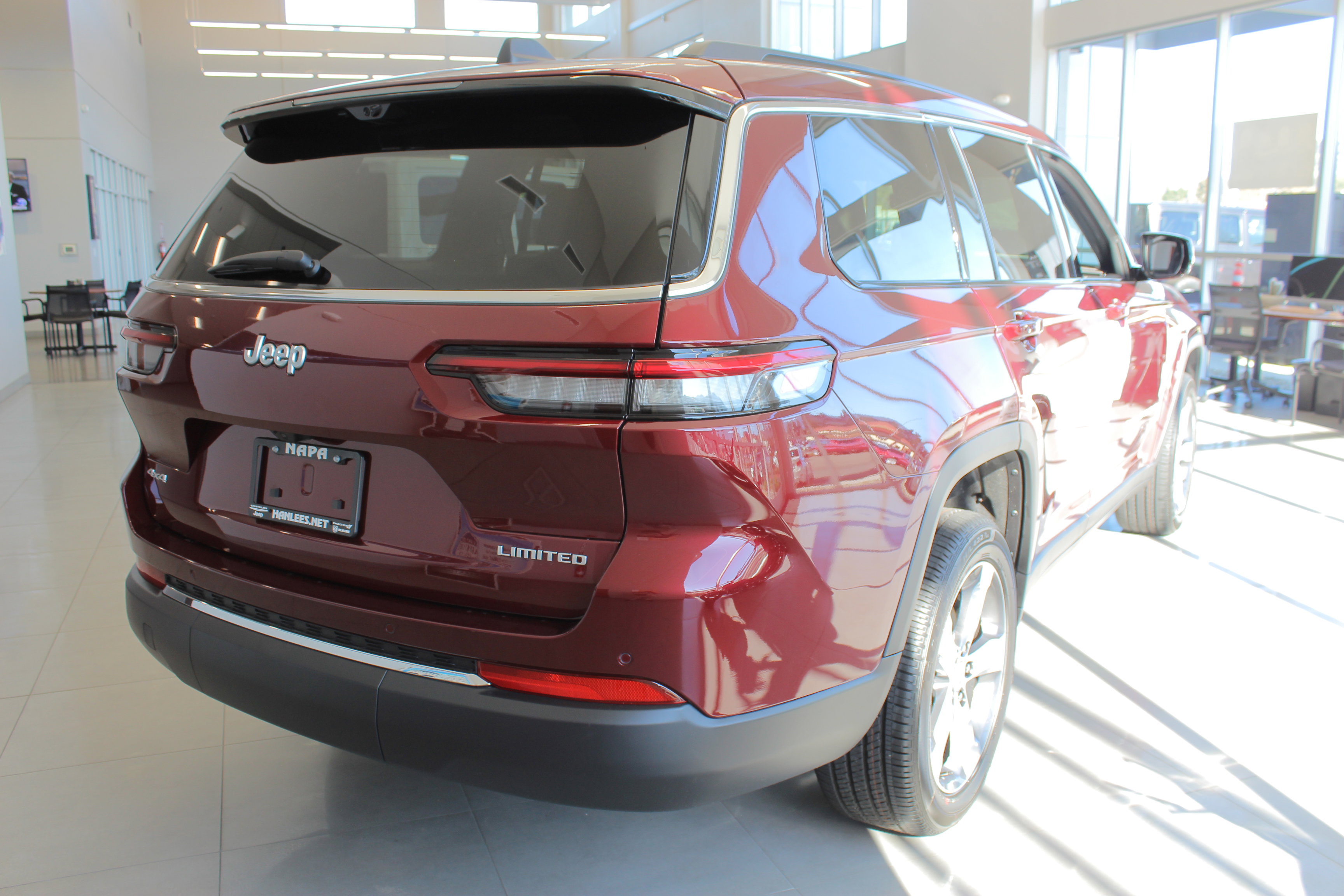 2025 Jeep Grand Cherokee Limited photo 3
