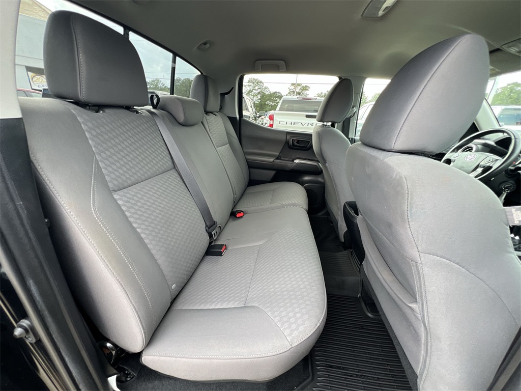 2022 Toyota Tacoma SR5 photo 32