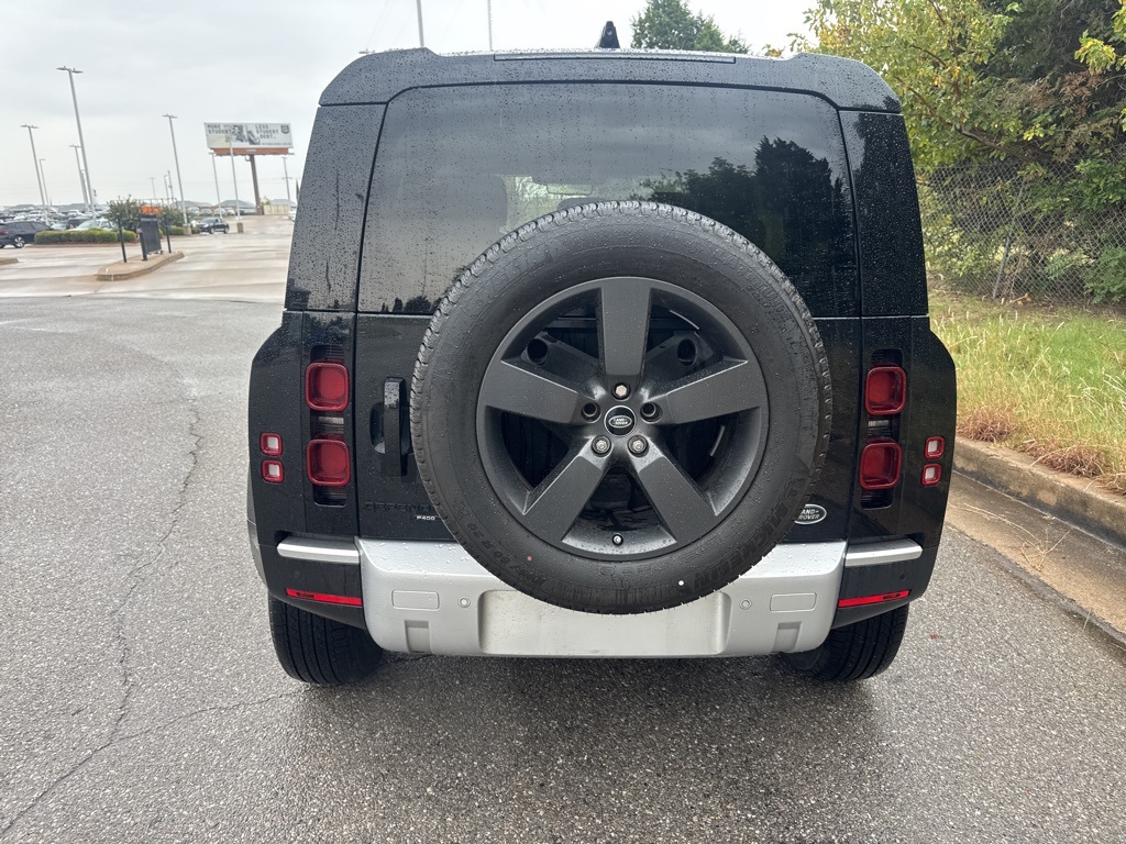 2020 Land Rover Defender 110 SE photo 4
